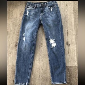 Gently used Judy blues size 9. slim fit high waist tapered distressed stretch